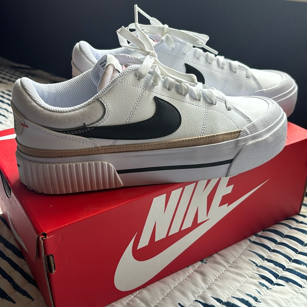 women’s Nike court legacy lift